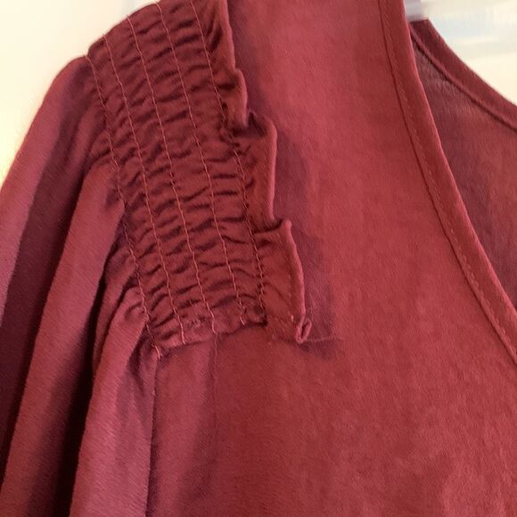 EST 1946 burgundy XL scoop neck blouse with keyhole opening in the back - Picture 5 of 7